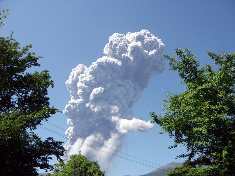 新燃岳噴火8(jpg,522k)