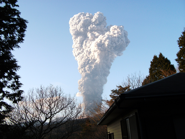 新燃岳噴火b(jpg,285k)