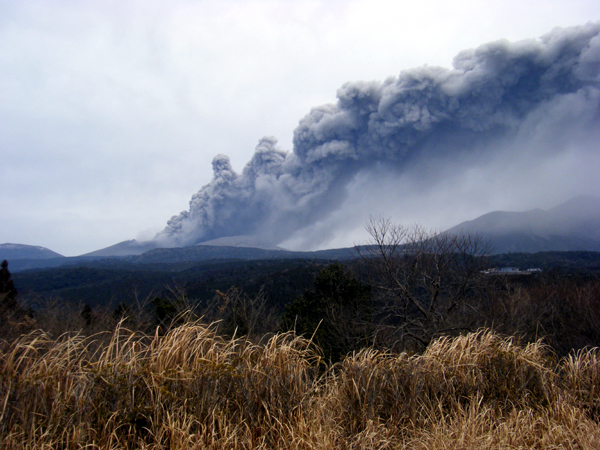 新燃岳噴火b(jpg,264k)